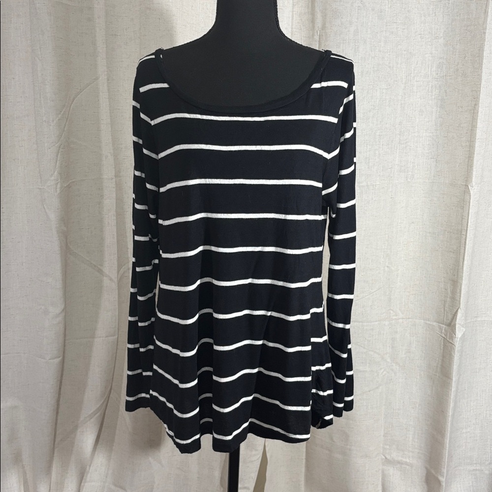 Old Navy Black and White Striped Long-Sleeve Tee